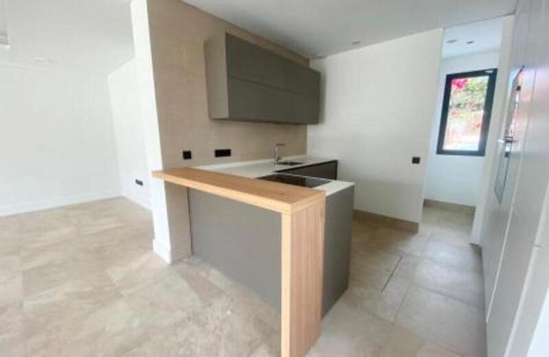 3 soveværelse Byhus til leje i Marbella med swimmingpool garage - € 4.900 (Ref: 7990336)