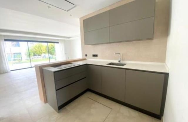 3 makuuhuone Omakotitalo vuokrattavana paikassa Los Naranjos, Marbella mukana uima-altaan 
autotalli - 4 900 € (Ref: 7990336)
