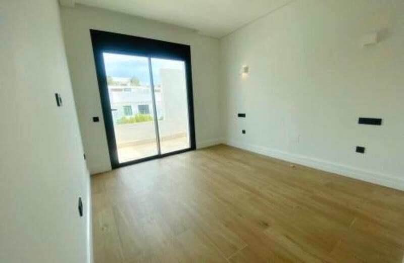 3 bedroom Townhouse for rent in Marbella with pool garage - € 4,900 (Ref: 7990336)