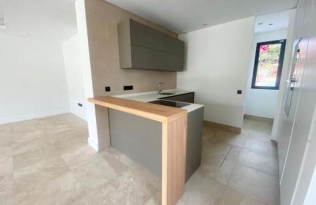 3 makuuhuone Omakotitalo vuokrattavana paikassa Los Naranjos, Marbella mukana uima-altaan 
autotalli - 4 900 € (Ref: 7990336)