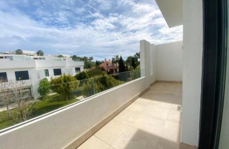 3 bedroom Townhouse for rent in Marbella with pool garage - € 4,900 (Ref: 7990336)
