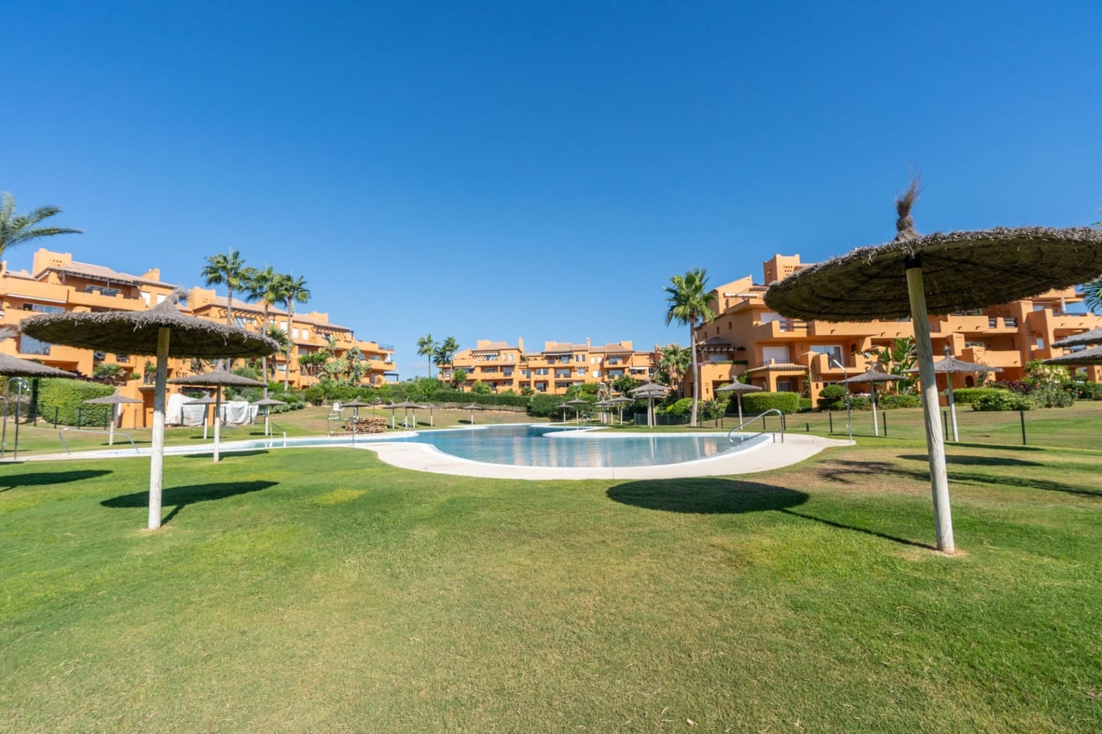 4 soveværelse Penthouse til salg i Manilva med swimmingpool garage - € 1.025.000 (Ref: 7996908)