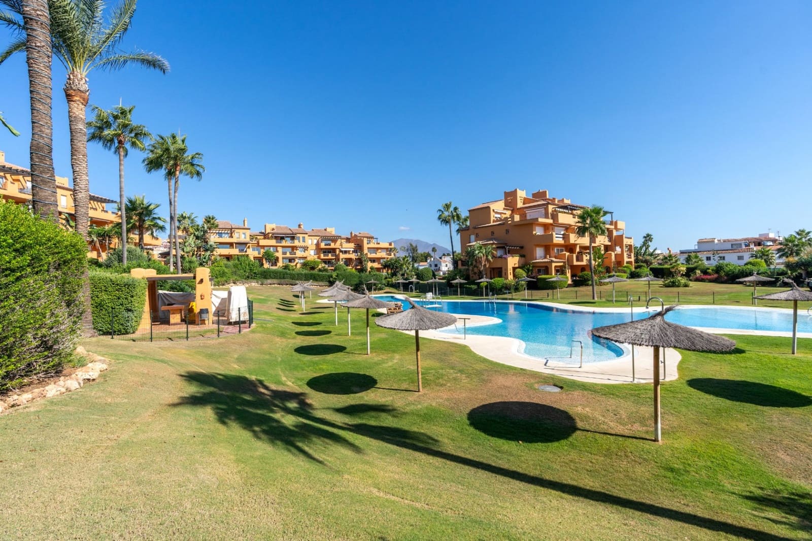 4 soveværelse Penthouse til salg i Manilva med swimmingpool garage - € 1.025.000 (Ref: 7996908)