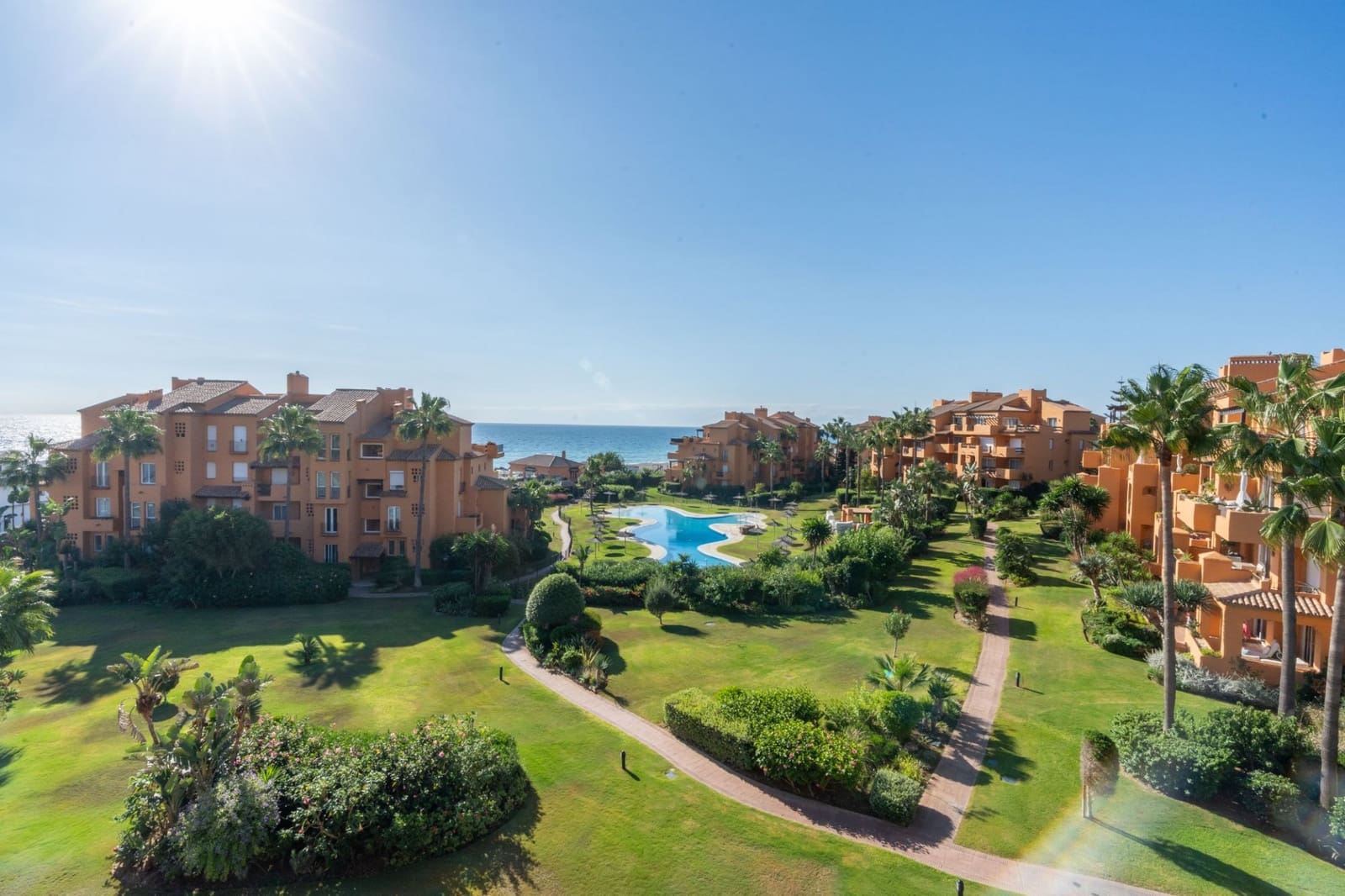 4 soveværelse Penthouse til salg i Manilva med swimmingpool garage - € 1.025.000 (Ref: 7996908)