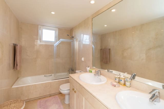 4 bedroom Penthouse for sale in Castillo de la Duquesa, Manilva with pool garage - € 1,025,000 (Ref: 7996908)