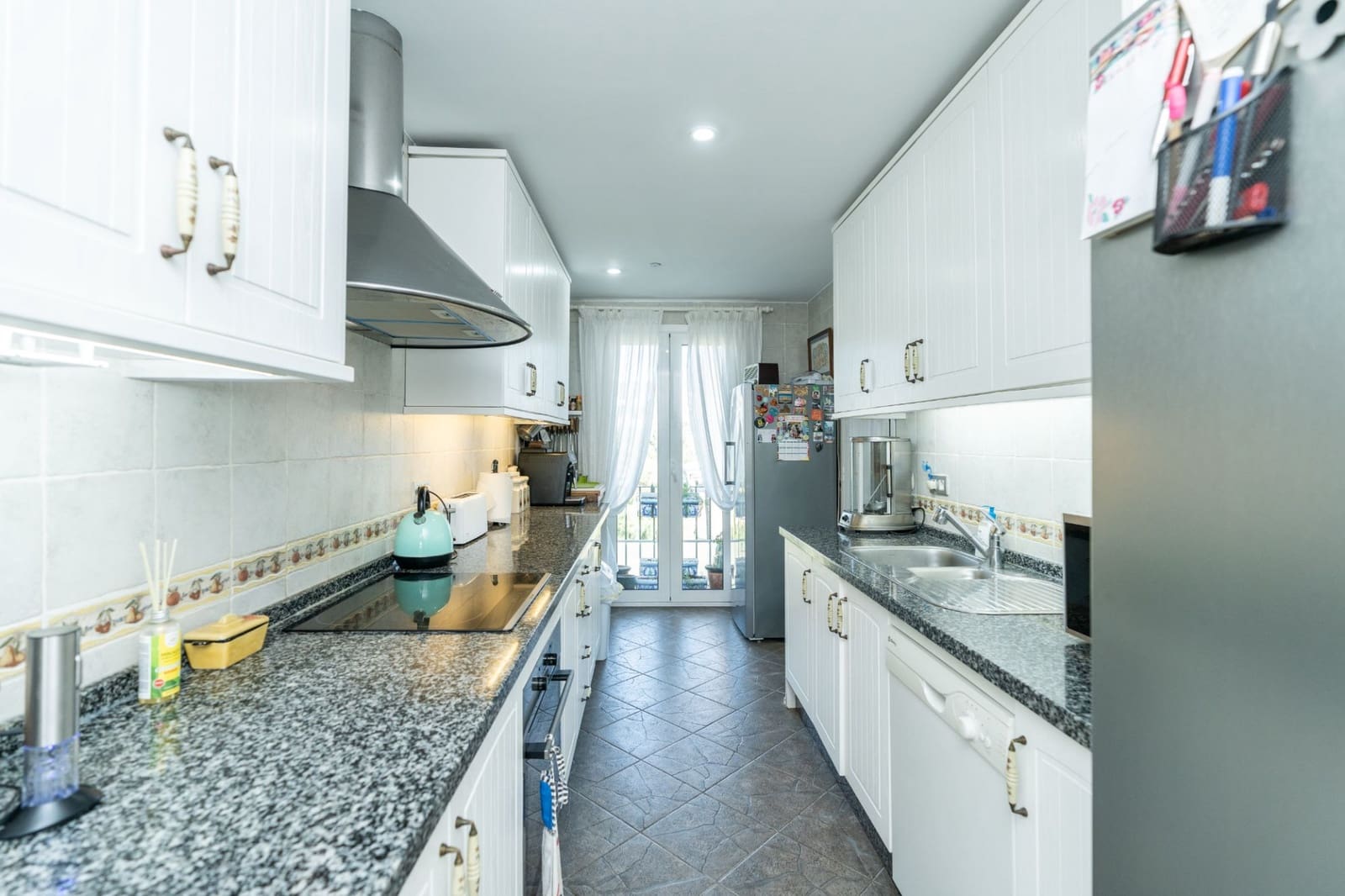 4 soveværelse Penthouse til salg i Manilva med swimmingpool garage - € 1.025.000 (Ref: 7996908)