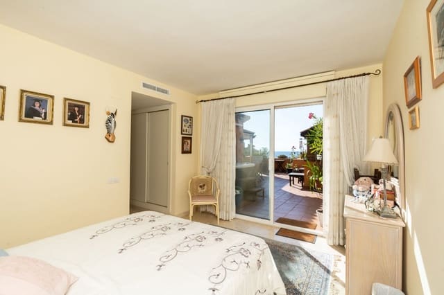 4 makuuhuone Kattohuoneisto myytävänä paikassa Castillo de la Duquesa, Manilva mukana uima-altaan 
autotalli - 1 025 000 € (Ref: 7996908)
