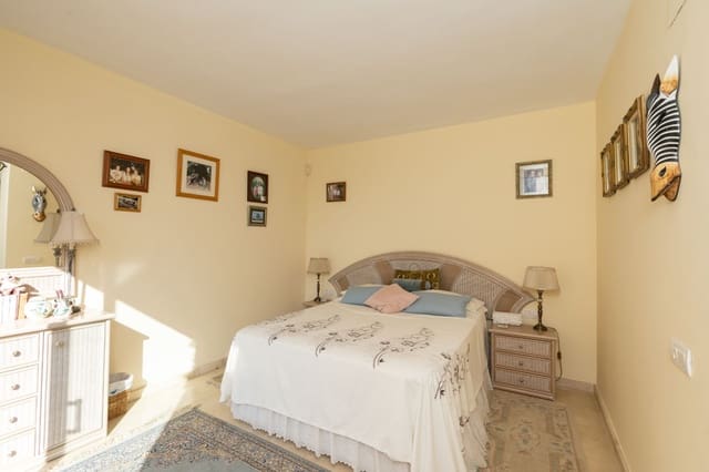 4 makuuhuone Kattohuoneisto myytävänä paikassa Castillo de la Duquesa, Manilva mukana uima-altaan 
autotalli - 1 025 000 € (Ref: 7996908)