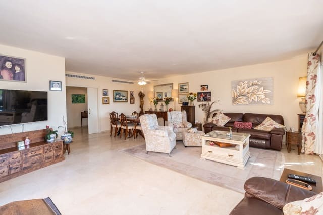 4 makuuhuone Kattohuoneisto myytävänä paikassa Castillo de la Duquesa, Manilva mukana uima-altaan 
autotalli - 1 025 000 € (Ref: 7996908)