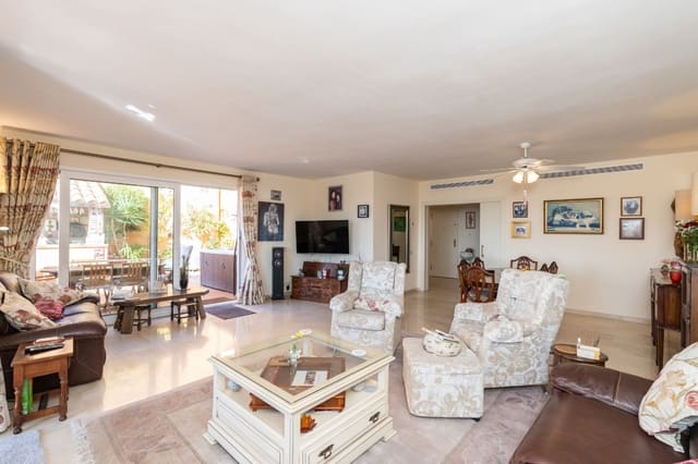 4 makuuhuone Kattohuoneisto myytävänä paikassa Castillo de la Duquesa, Manilva mukana uima-altaan 
autotalli - 1 025 000 € (Ref: 7996908)