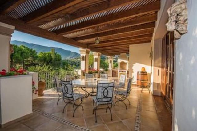 Chalet de 6 habitaciones en La Zagaleta, Benahavís en venta con piscina garaje - 4.950.000 € (Ref: 8005826)
