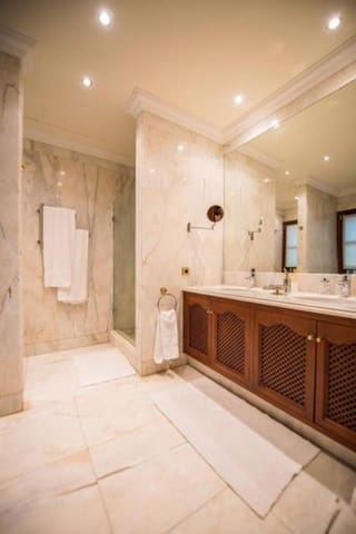 Chalet de 6 habitaciones en La Zagaleta, Benahavís en venta con piscina garaje - 4.950.000 € (Ref: 8005826)