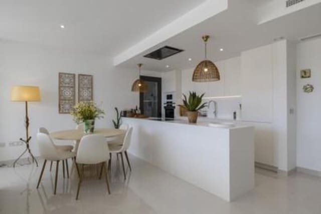 Apartamento de 3 habitaciones en El Paraiso, Estepona en alquiler con piscina garaje - 3.500 € (Ref: 8010815)