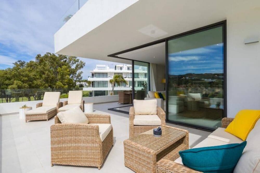 3 slaapkamer Appartement te huur in El Paraiso met zwembad garage - € 3.500 (Ref: 8010815)