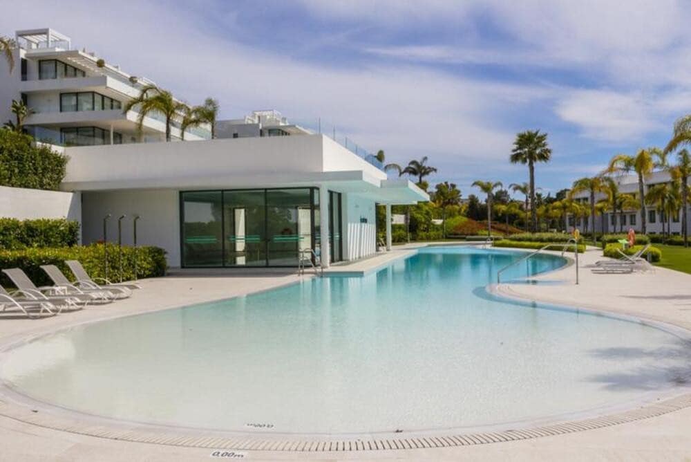 3 slaapkamer Appartement te huur in El Paraiso met zwembad garage - € 3.500 (Ref: 8010815)