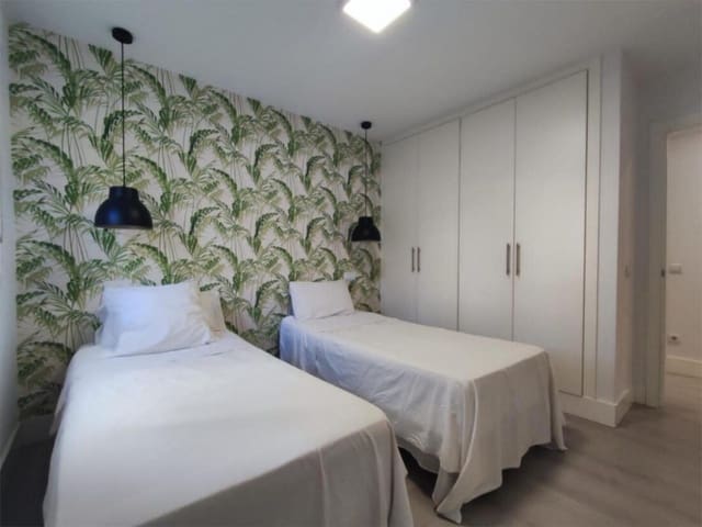 4 soverom Leilighet til salgs i Playa Bajadilla - Puertos, Marbella med svømmebasseng garasje - € 950 000 (Ref: 8012324)