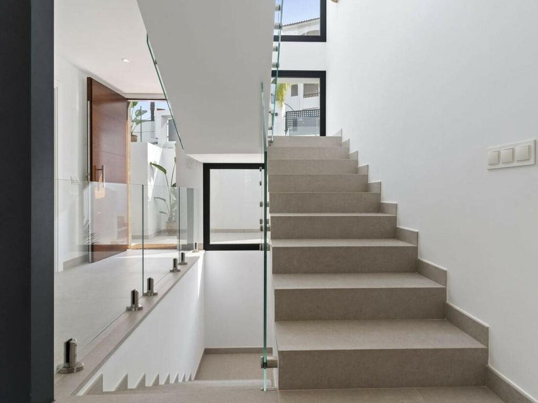 6 soveværelse Villa til salg i New Golden Mile med swimmingpool garage - € 1.495.000 (Ref: 8016226)