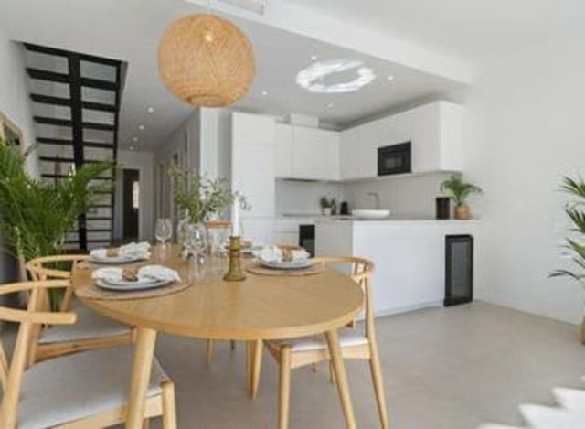 4 soverom Hus til salgs i Puerto Banus, Marbella - € 795 000 (Ref: 8016228)