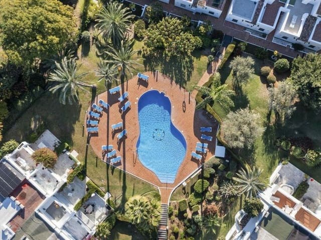 4 soverom Hus til salgs i Puerto Banus, Marbella - € 795 000 (Ref: 8016228)