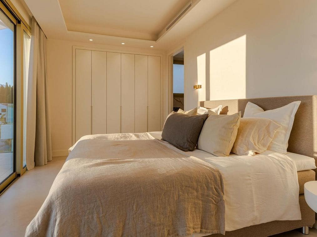 4 soveværelse Lejlighed til salg i Golden Mile med swimmingpool garage - € 5.900.000 (Ref: 8016229)