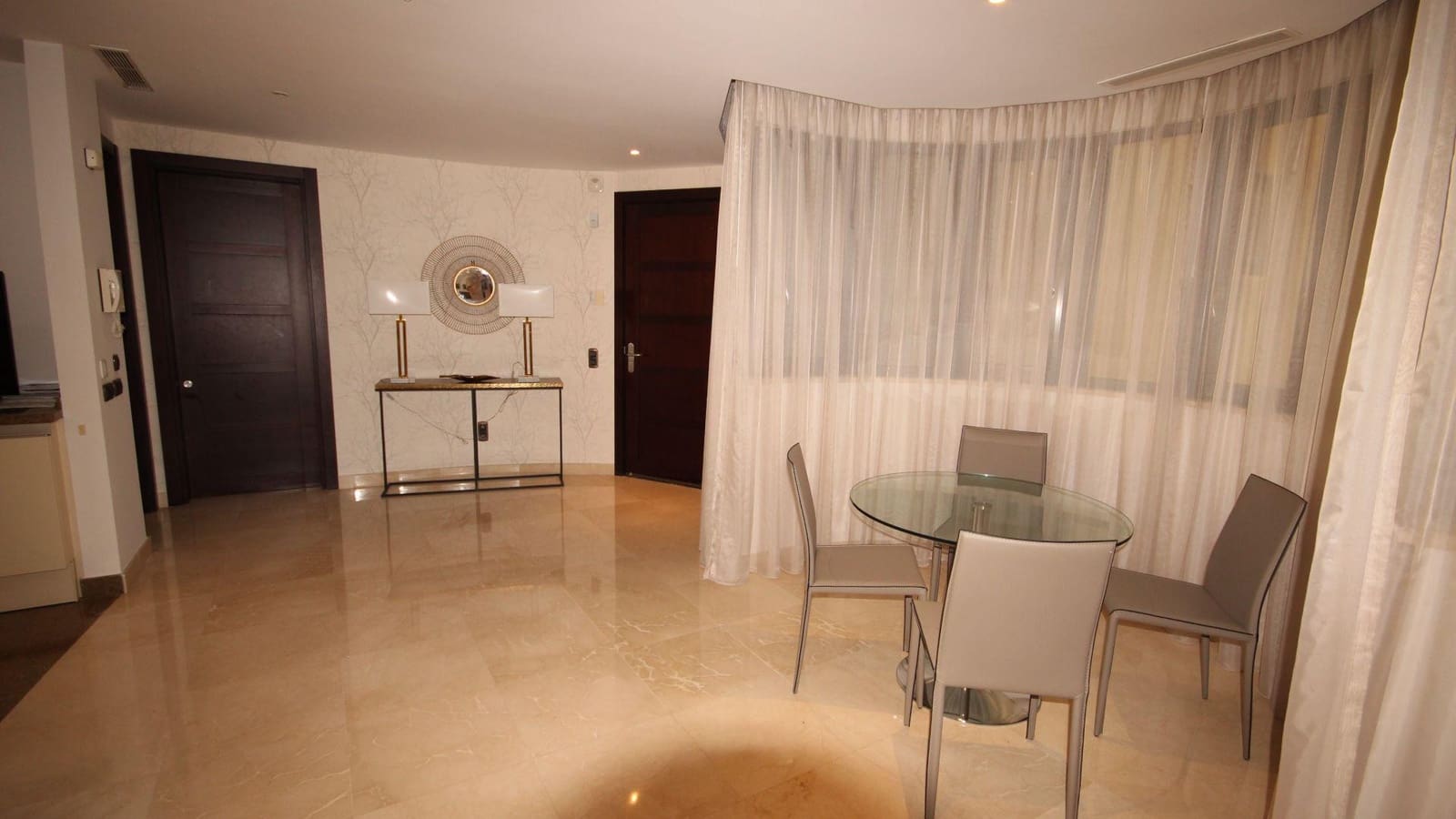 3 soveværelse Penthouse til leje i Marbella med swimmingpool garage - € 12.000 (Ref: 8024561)