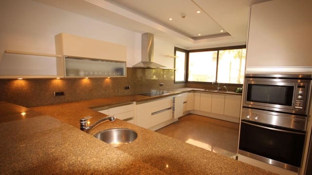 3 Zimmer Penthouse zu vermieten in Puerto Banus, Marbella mit Pool Garage - 12.000 € (Ref: 8024561)