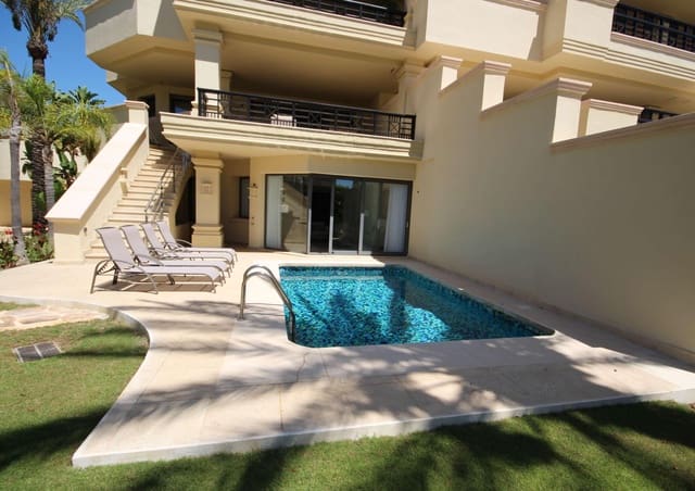 3 makuuhuone Kattohuoneisto vuokrattavana paikassa Puerto Banus, Marbella mukana uima-altaan 
autotalli - 12 000 € (Ref: 8024561)