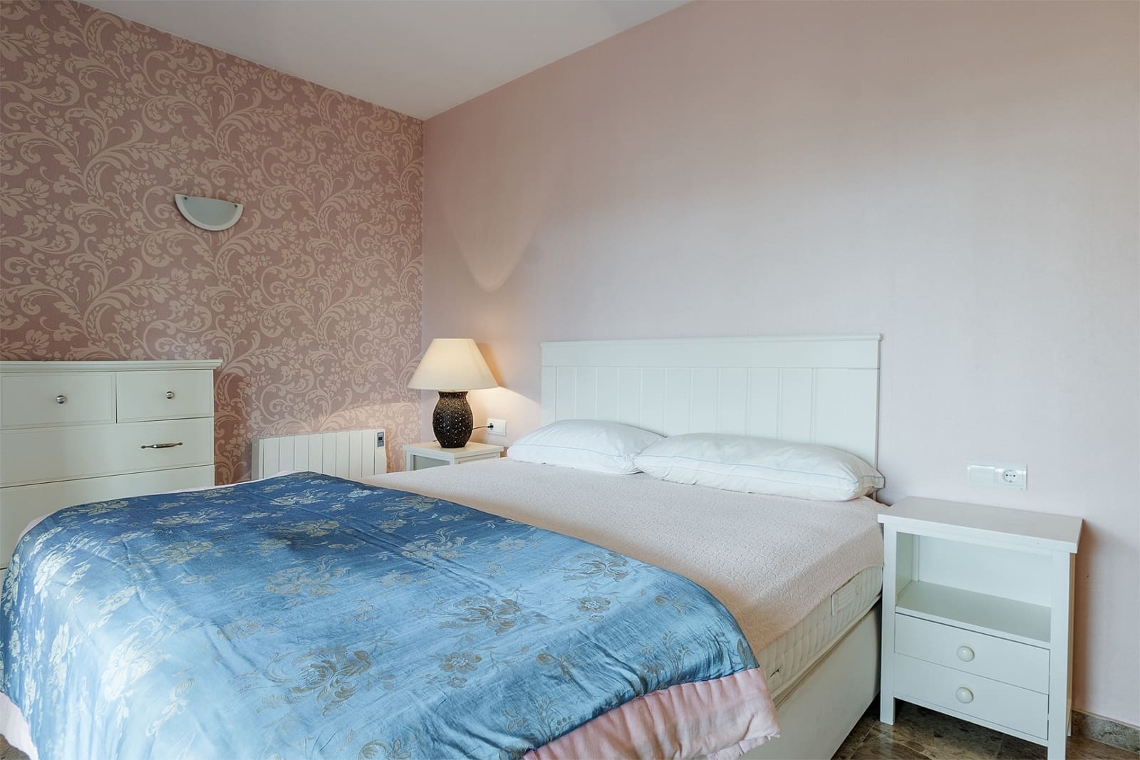 2 bedroom Apartment for rent in San Pedro de Alcantara with pool garage - € 2,300 (Ref: 8033928)