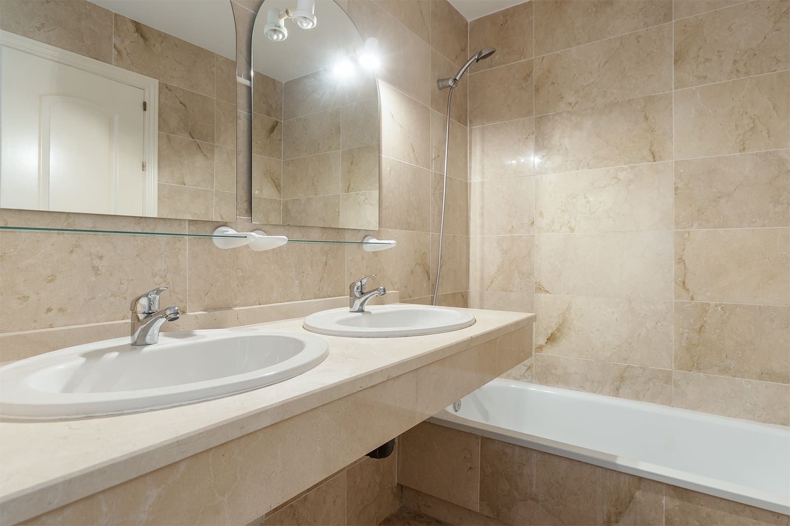 2 bedroom Apartment for rent in San Pedro de Alcantara with pool garage - € 2,300 (Ref: 8033928)