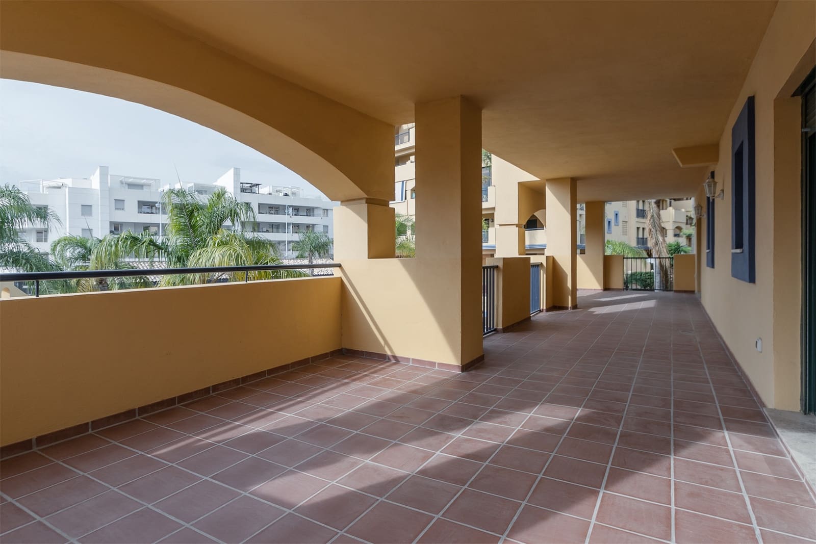 2 bedroom Apartment for rent in San Pedro de Alcantara with pool garage - € 2,300 (Ref: 8033928)