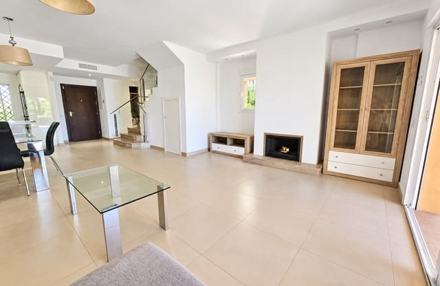 4 soveværelse Semi-Rækkehus til salg i El Paraíso, Benahavís med swimmingpool garage - € 1.050.000 (Ref: 8040227)