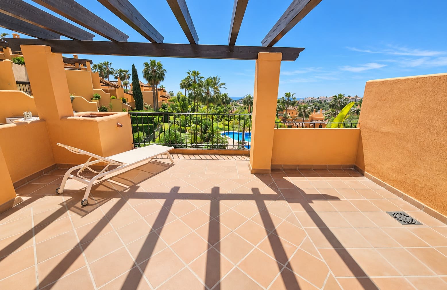 4 camera da letto Villetta Bifamiliare in vendita in Benahavis con piscina garage - 1.050.000 € (Rif: 8040227)