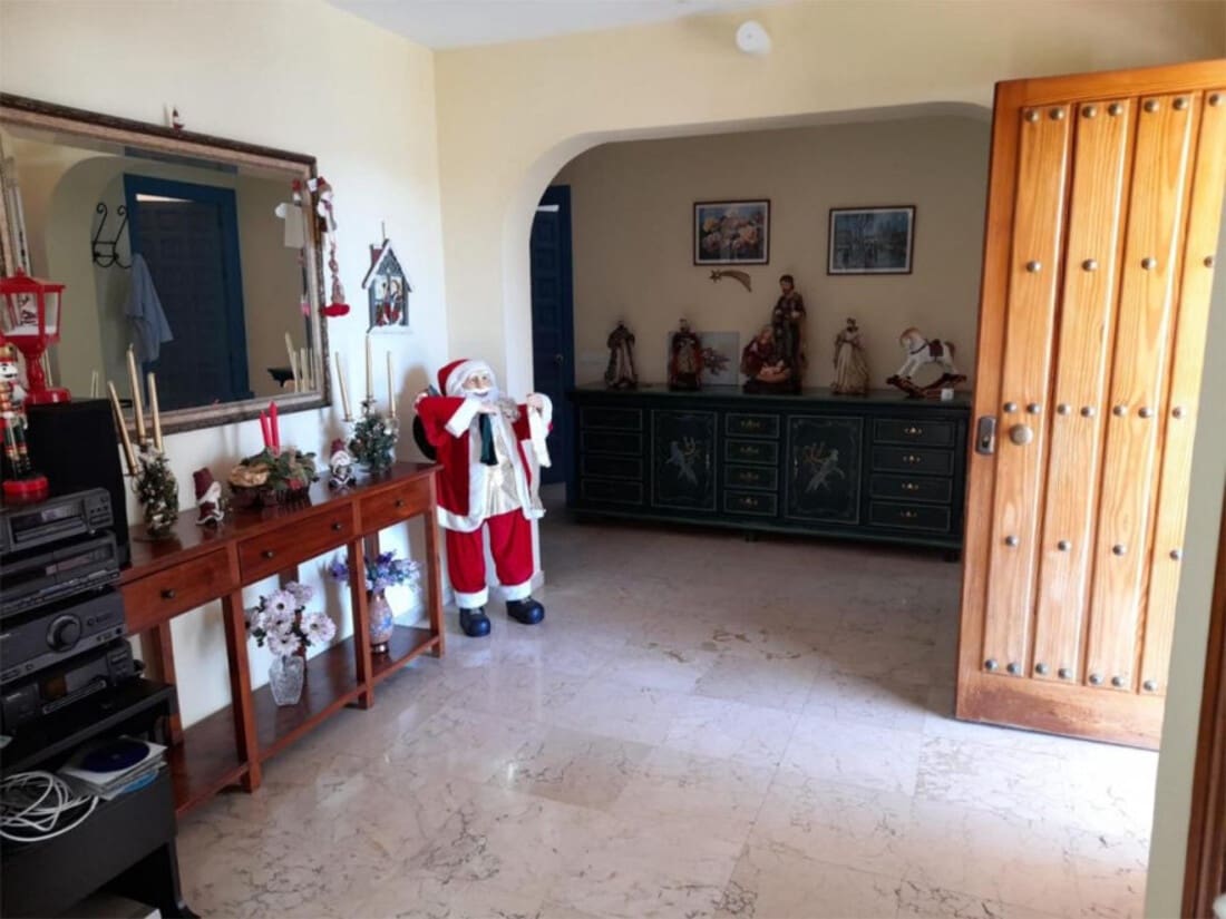 5 bedroom Villa for sale in San Pedro de Alcantara - € 1,785,000 (Ref: 8051278)