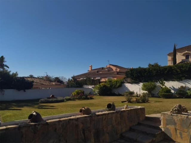 5 makuuhuone Huvila myytävänä paikassa San Pedro de Alcántara Pueblo, Marbella - 1 785 000 € (Ref: 8051278)