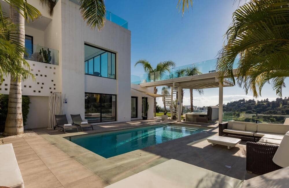 Chalet de 6 habitaciones en Benahavís en venta con piscina garaje - 2.995.000 € (Ref: 8051282)