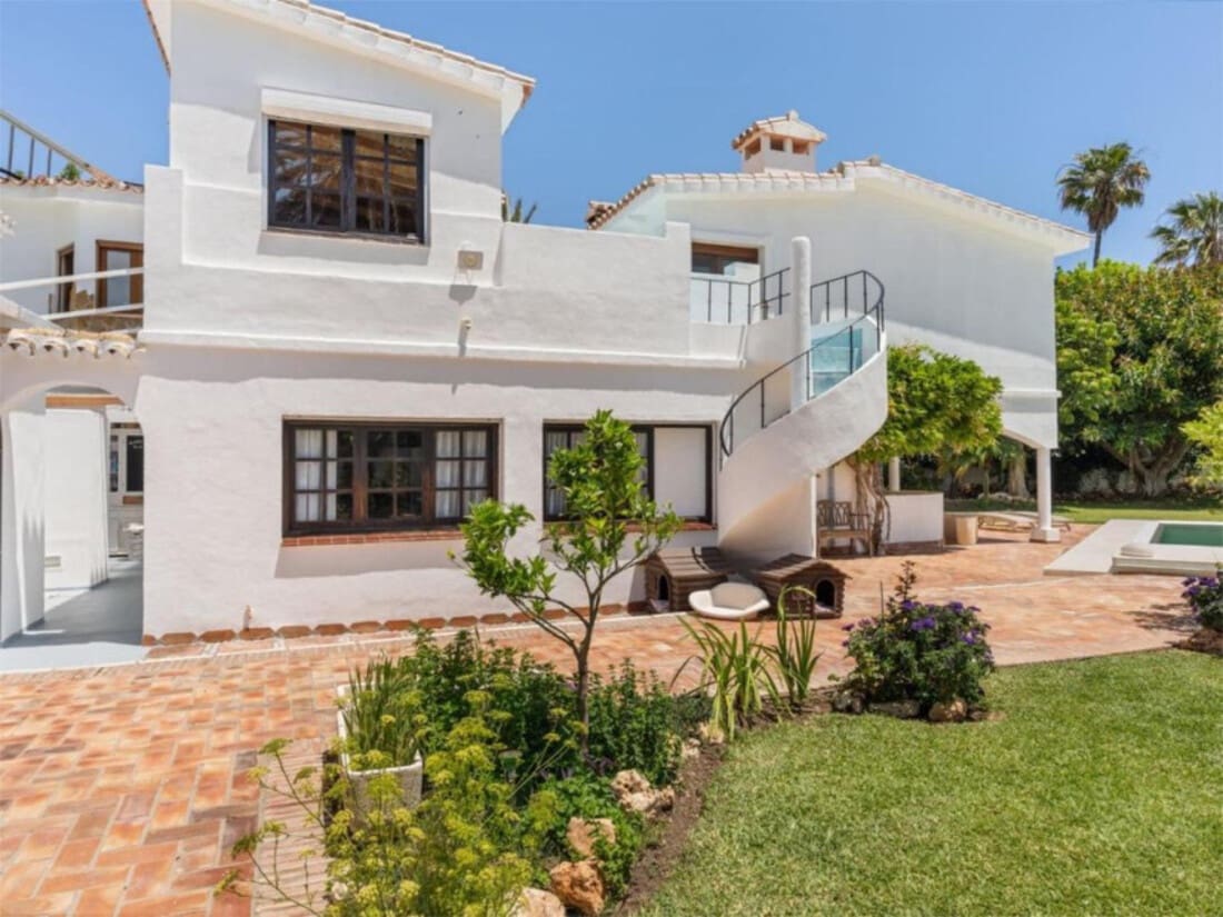 4 soveværelse Villa til salg i Guadalmina med swimmingpool garage - € 4.200.000 (Ref: 8057181)
