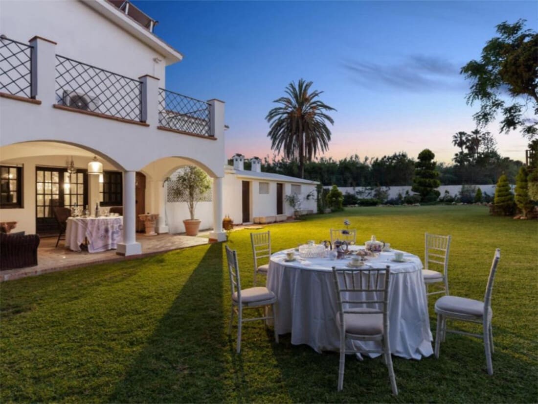 4 bedroom Villa for sale in Guadalmina with pool garage - € 4,200,000 (Ref: 8057181)