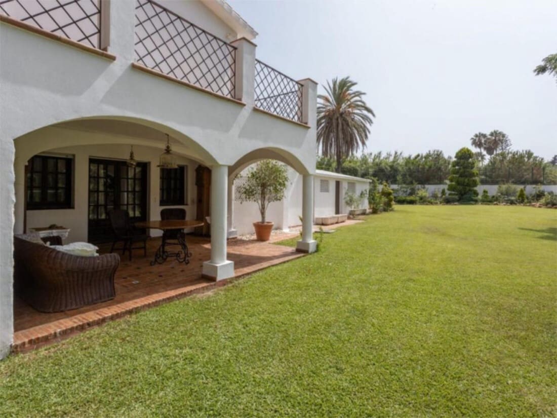 4 bedroom Villa for sale in Guadalmina with pool garage - € 4,200,000 (Ref: 8057181)