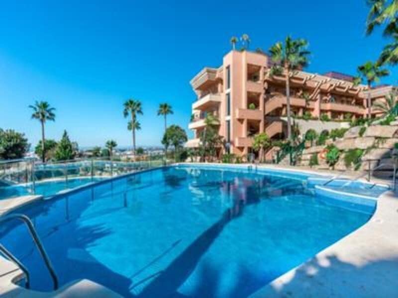 2 bedroom Apartment for rent in Marbella with pool garage - € 2,500 (Ref: 8063621)