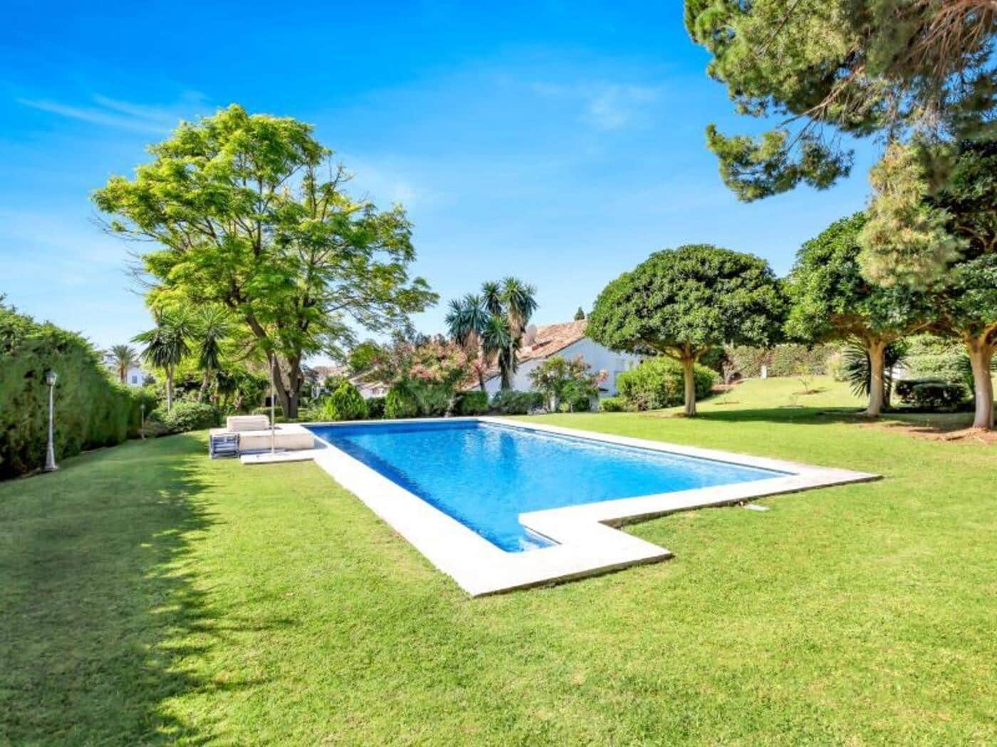 3 soverom Penthouse til salgs i Nueva Andalucia med svømmebasseng garasje - € 499 000 (Ref: 8065729)