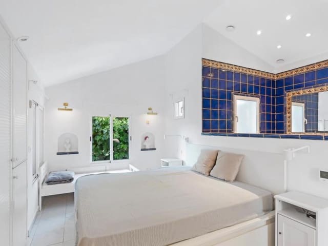 3 bedroom Penthouse for sale in Rodeo Alto - Guadaiza - La Campana, Marbella with pool garage - € 499,000 (Ref: 8065729)