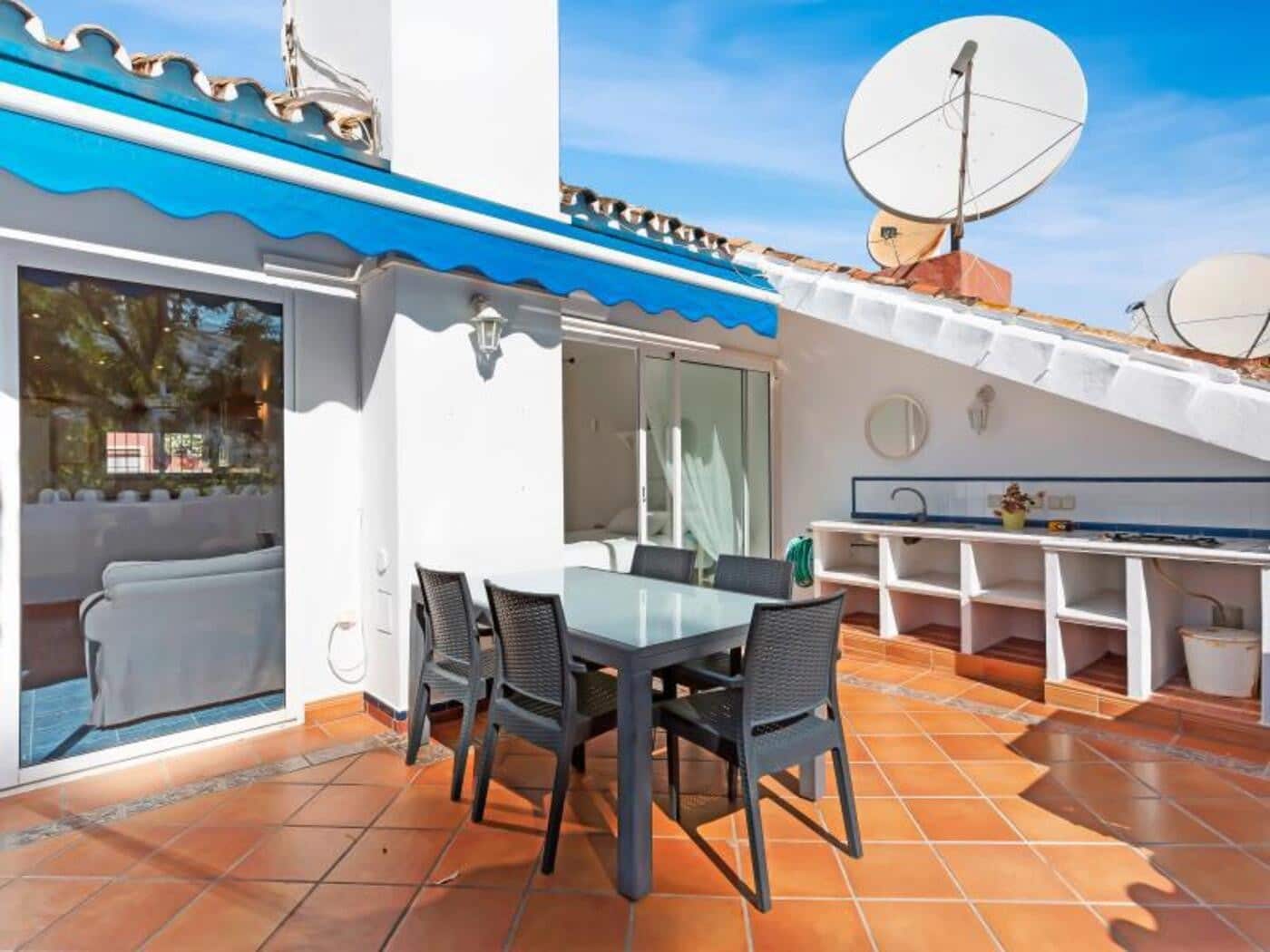 3 slaapkamer Penthouse te koop in Nueva Andalucia met zwembad garage - € 499.000 (Ref: 8065729)