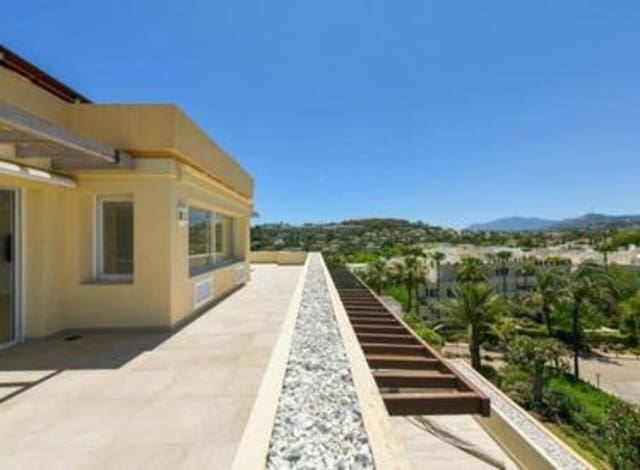 3 quarto Penthouse para venda em Los Naranjos, Marbella com piscina garagem - 1 495 000 € (Ref: 8079498)