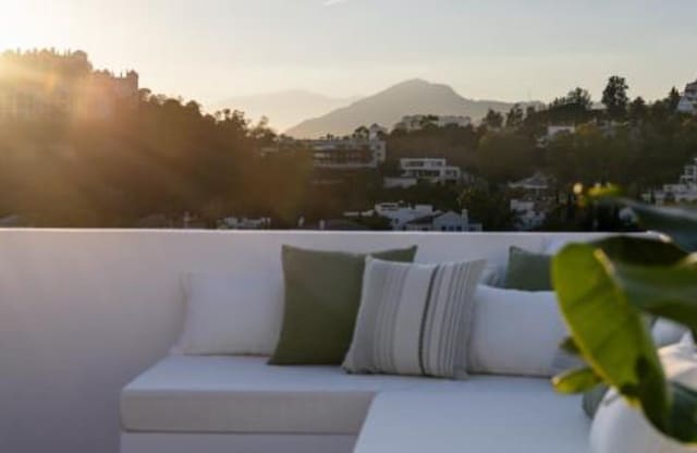 3 quarto Penthouse para venda em La Quinta, Benahavís com piscina garagem - 899 000 € (Ref: 8090376)