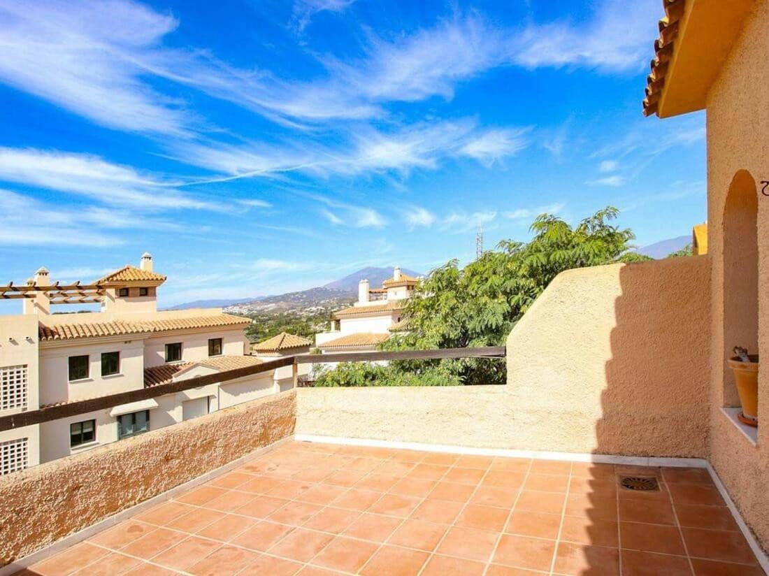 3 bedroom Townhouse for sale in Marbella with pool - € 630,000 (Ref: 8101598)