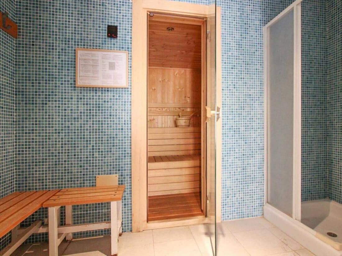 3 bedroom Townhouse for sale in Marbella with pool - € 630,000 (Ref: 8101598)