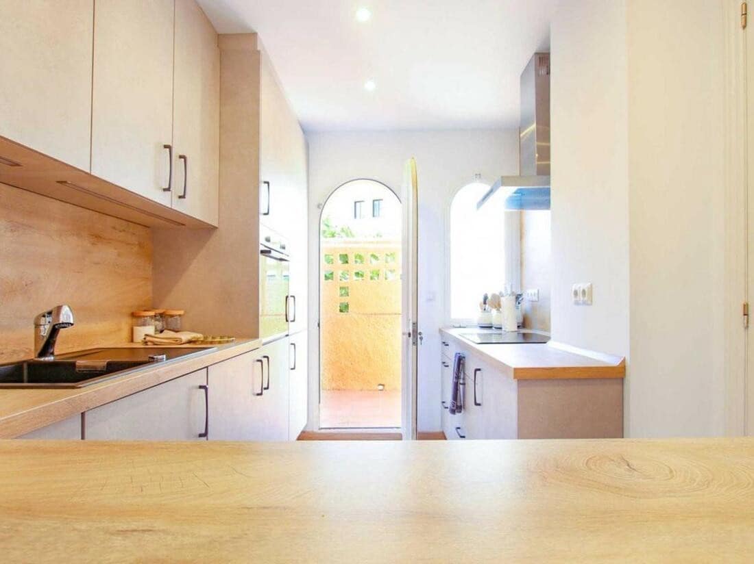 3 bedroom Townhouse for sale in Marbella with pool - € 630,000 (Ref: 8101598)