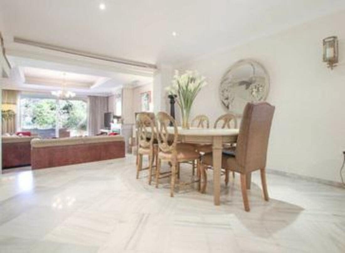 3 bedroom Townhouse for sale in Marbella with pool - € 630,000 (Ref: 8101598)