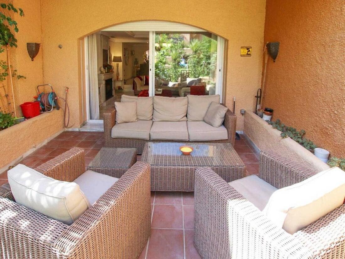 3 bedroom Townhouse for sale in Marbella with pool - € 630,000 (Ref: 8101598)