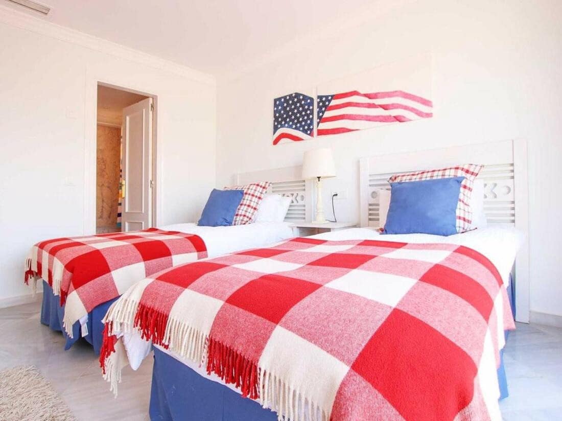 3 bedroom Townhouse for sale in Marbella with pool - € 630,000 (Ref: 8101598)